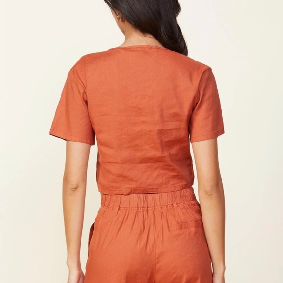 Monrow Linen Front Twist Top NEW Faded Rust Size Small - Picture 3 of 5